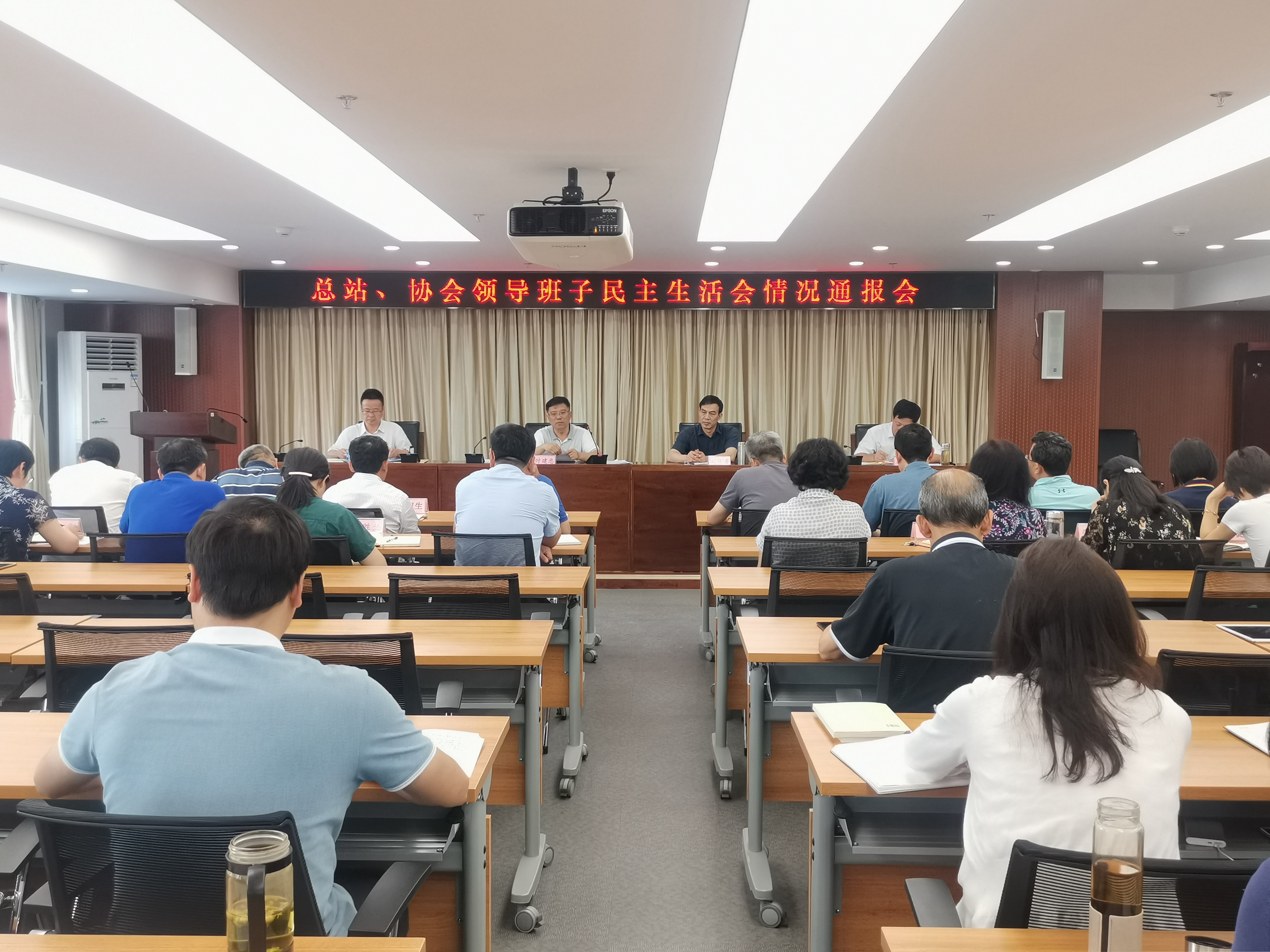 罗马内部会议纪要流出：赛前刷新队史纪录，社区盾使命明确，医务组通报恢复
